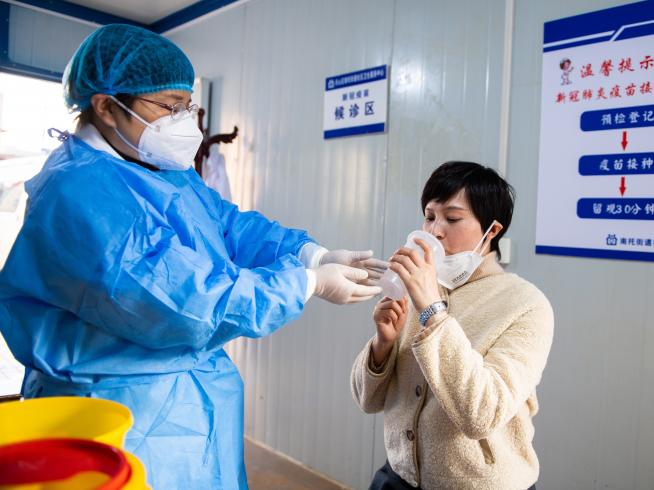 Faltan  medicamentos en China por ola de contagios de covid-19