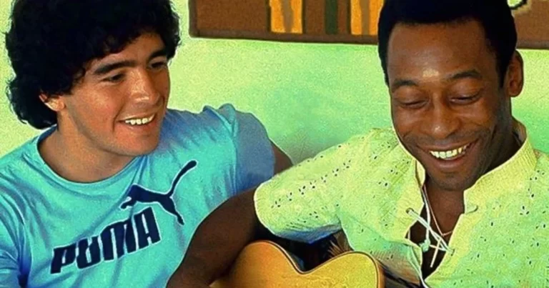 Pelé y Maradona, dos leyendas del fútbol que ya descansan en paz