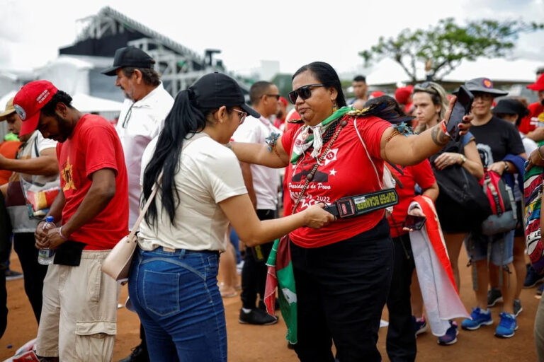 Miles de personas se congregan en Brasilia para la investidura de Lula