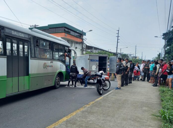 El cuerpo de la víctima fue trasladado a la morgue del Cementerio General de Quevedo. Foto: Diario ALDIA.