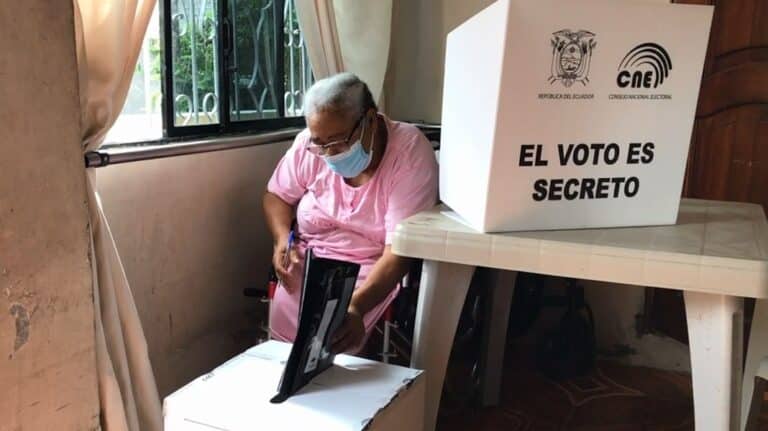 El CNE Los Ríos realizó simulacro de voto en casa