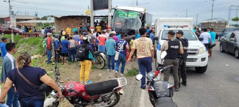 Trágico día para una familia, un hombre murió y dos resultaron heridos en un accidente que involucró a cuatro vehículos