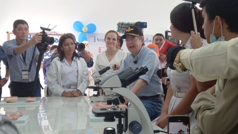 “Aunque hayan días difíciles, ¡que los hay para todos en la vida!, hay que levantarse”, dijo el Presidente Guillermo Lasso a jóvenes en Quevedo