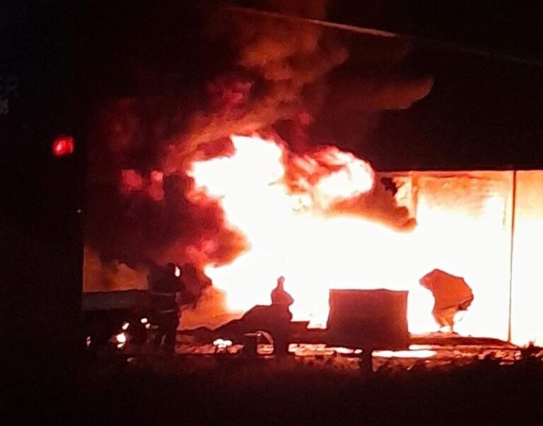 Explosión en gasolinera de Buena Fe pudo ser por falla eléctrica, una persona murió