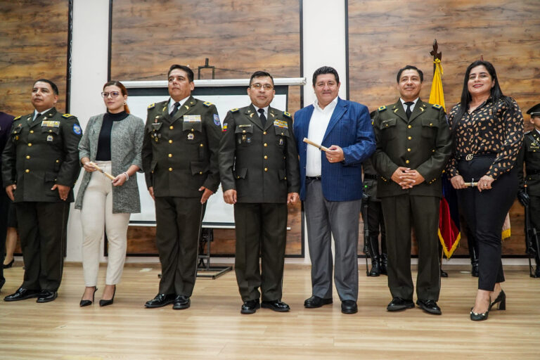 Alcalde de Babahoyo participó del aniversario de la Policía