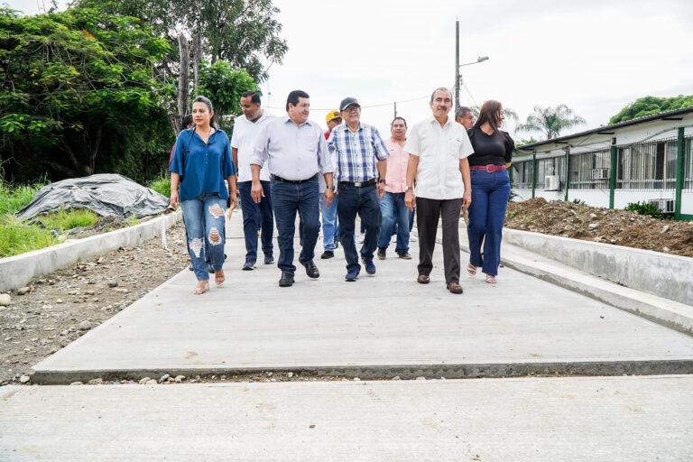 Avanza la construcción del malecón en la Universidad Técnica de Babahoyo