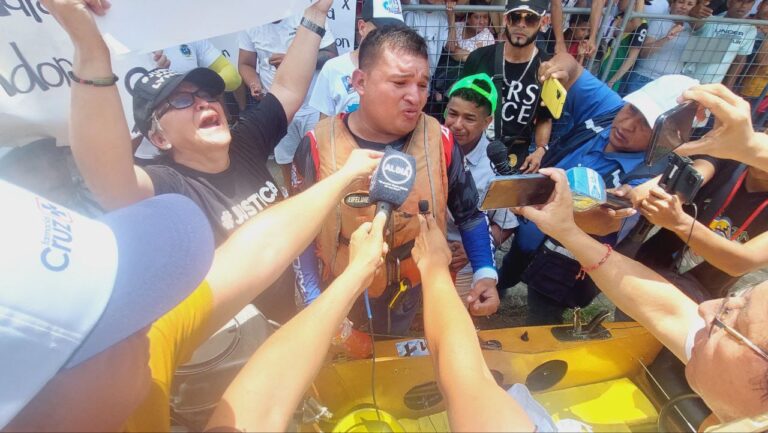 “Pido justicia para mi amigo”, dijo el campeón de la regata Guayaquil-Vinces