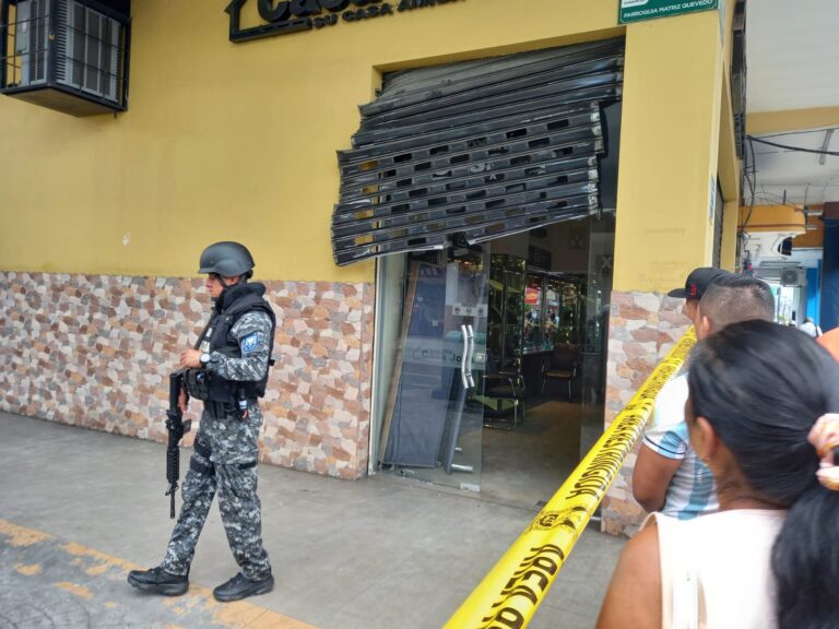 Delincuentes hicieron un túnel para robar en una joyería de Quevedo, la Policía impidió el delito