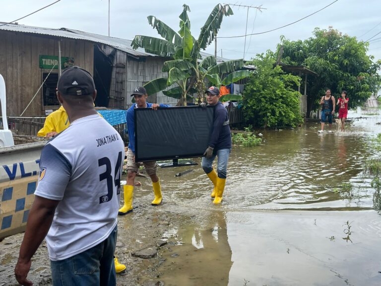 Babahoyo: Una madre y sus tres hijos fueron evacuados por estar en una zona de alto riesgo