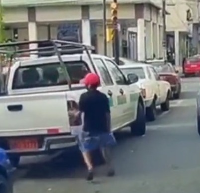 ‘Niños pillos’ son el terror de los conductores en pleno centro de Guayaquil