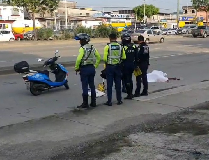 El chofer de un bus mandó al cielo a un ‘angelito’ que habría robado a una joven