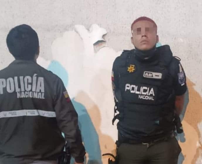 Guayaquil: Pillo pelirrojo se vistió de policía, pero detenido