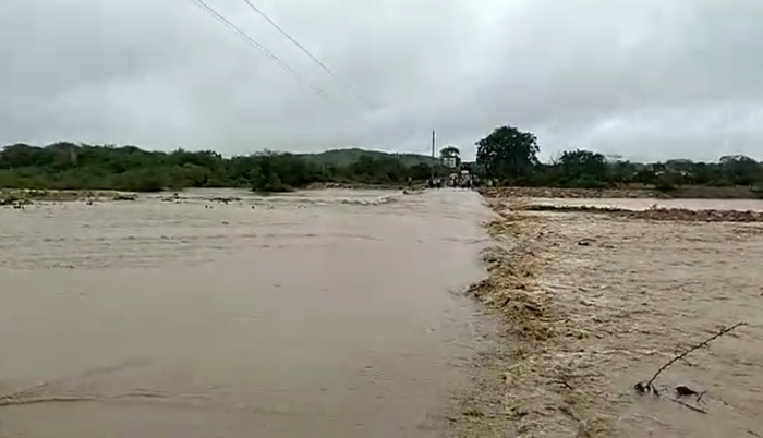 La lluvia causa estragos en Santa Elena