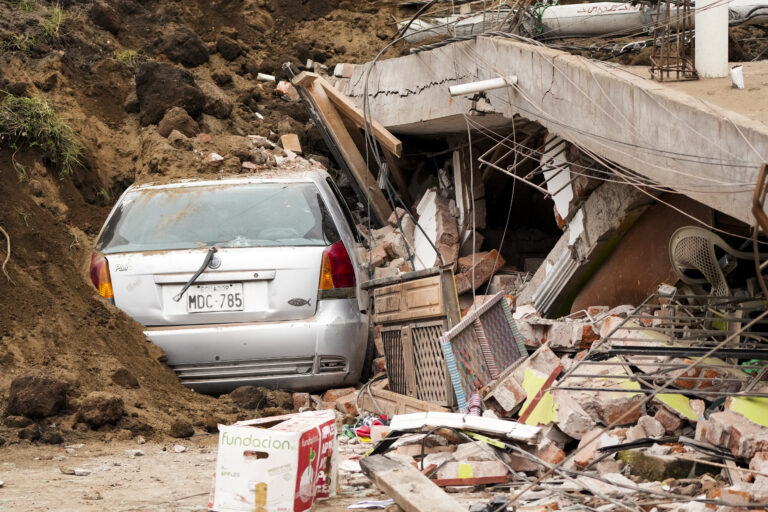 Ya son 43 víctimas mortales de la catástrofe suscitada en Alausí, provincia de Chimborazo