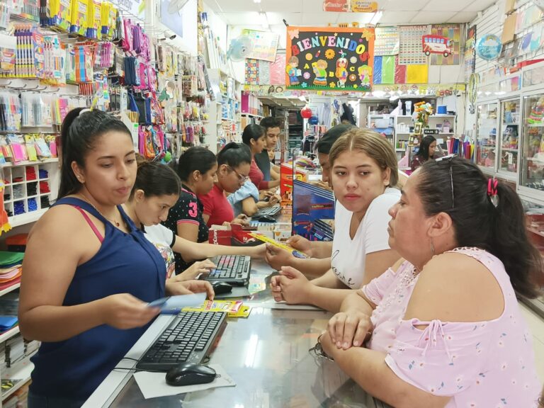 El comercio aumenta por el regreso a clases en Quevedo