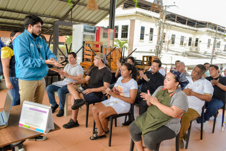 Mececob realiza capacitación a comerciantes del nuevo malecón