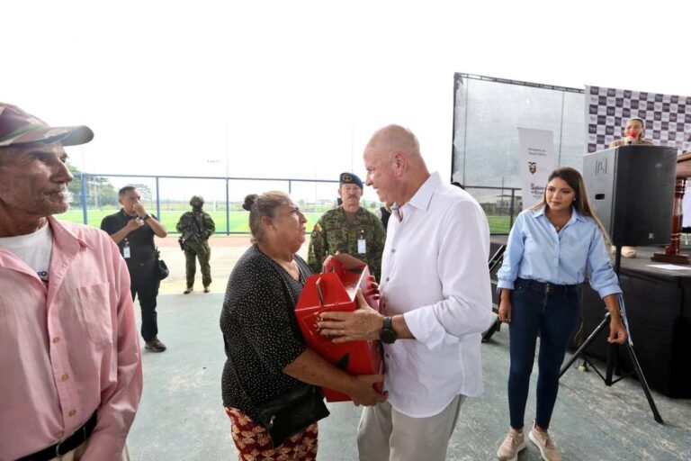 Ventanas: vicepresidente Borrero impulsó vacunación y entregó ayudas técnicas