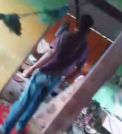 Ecuador: Indignación por video de un hombre castigando físicamente a dos niños