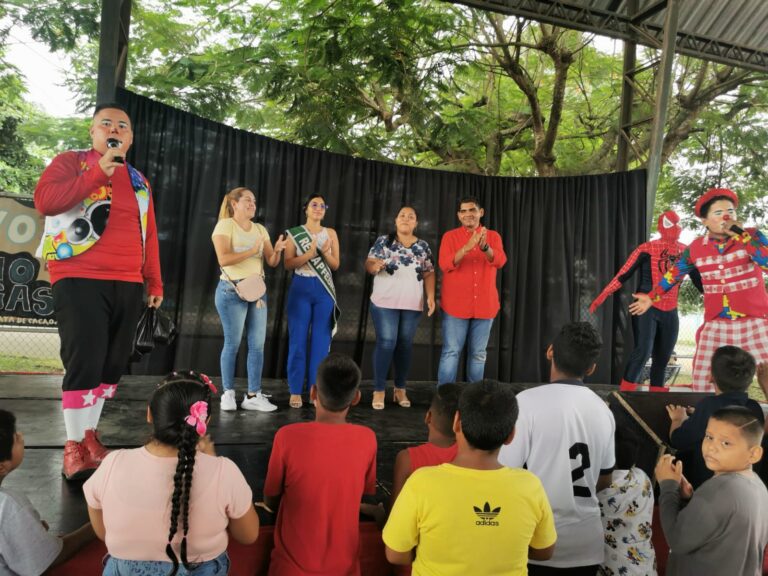 Los niños de la zona rural fueron agasajados por el concejal Aparicio Velásquez