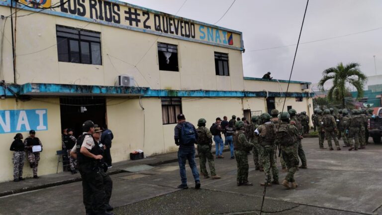 La Policía y Fuerzas Armadas encontraron una ‘cantina’ durante requisa en la cárcel de Quevedo
