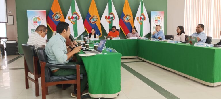Funcionarios del GAD de Quevedo impagos por falta de asignación de fondos públicos