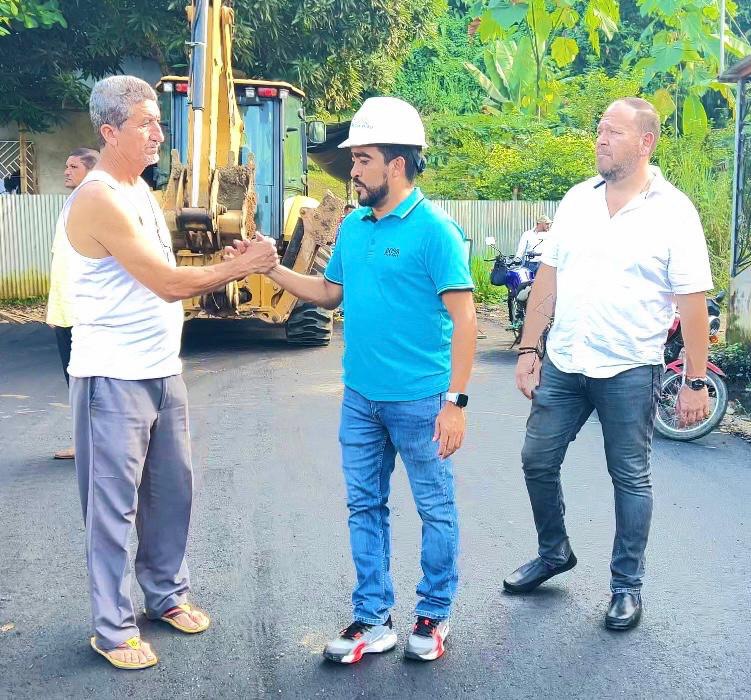 Los habitantes de la Victoria en Quevedo reciben obras municipales
