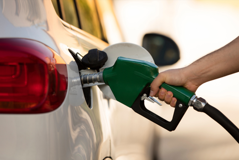 La gasolina súper vuelve a superar la barrera de los $4