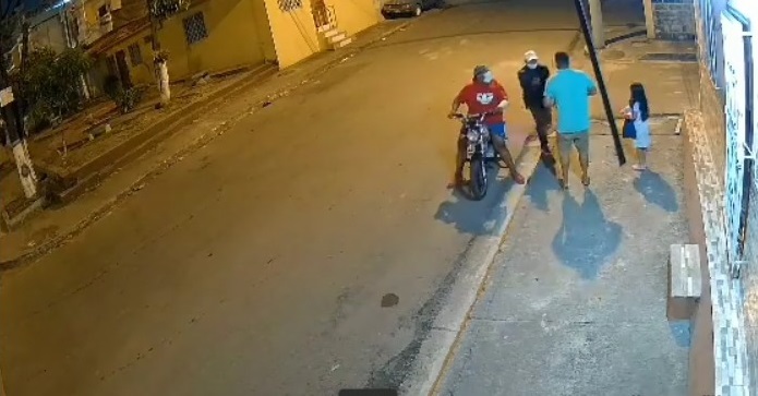 Padre fue asaltado y disparado por pillos delante de su tierna hija