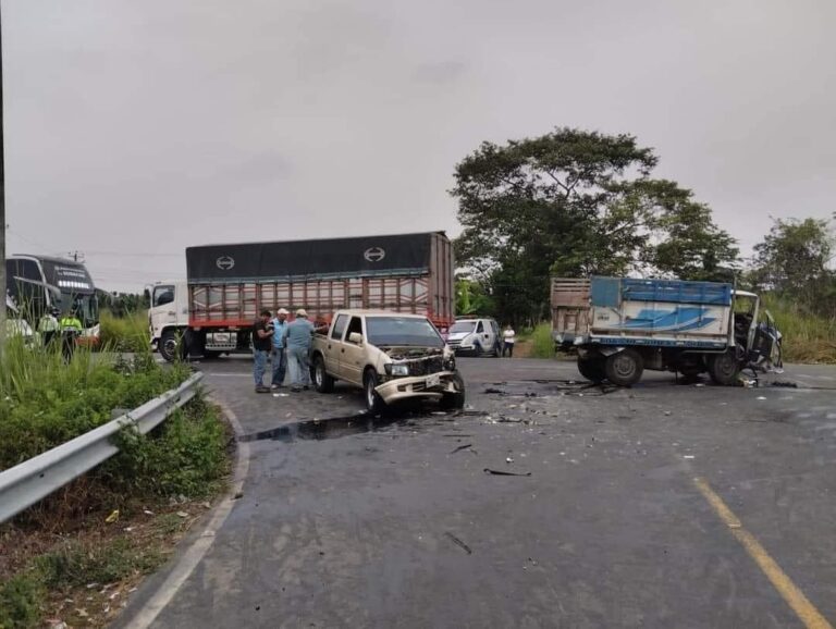 Puebloviejo: Triple choque deja heridos y daños en vehículos