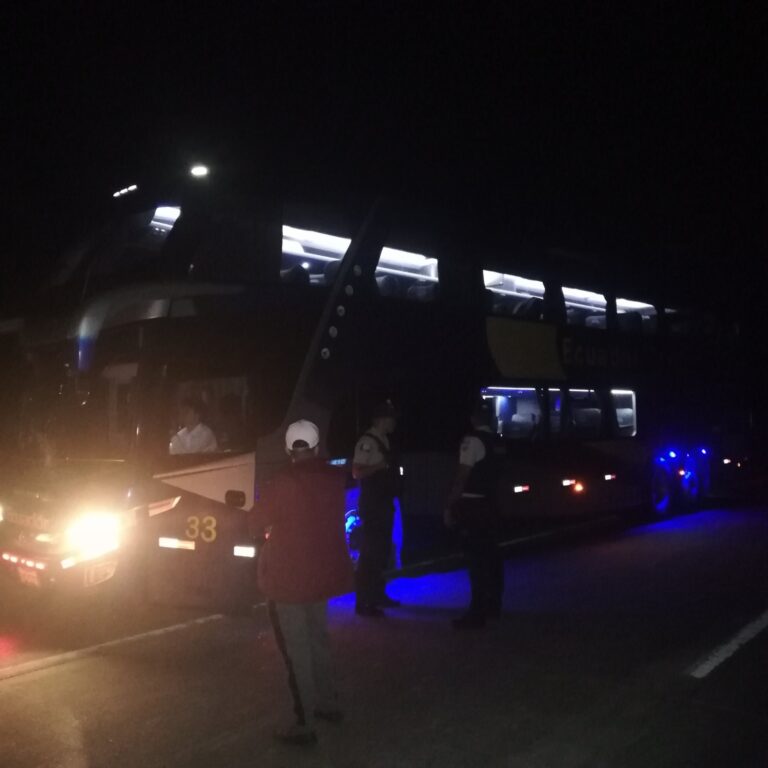 Atacaron a dos buses interprovinciales en el Anillo Vial de Quevedo