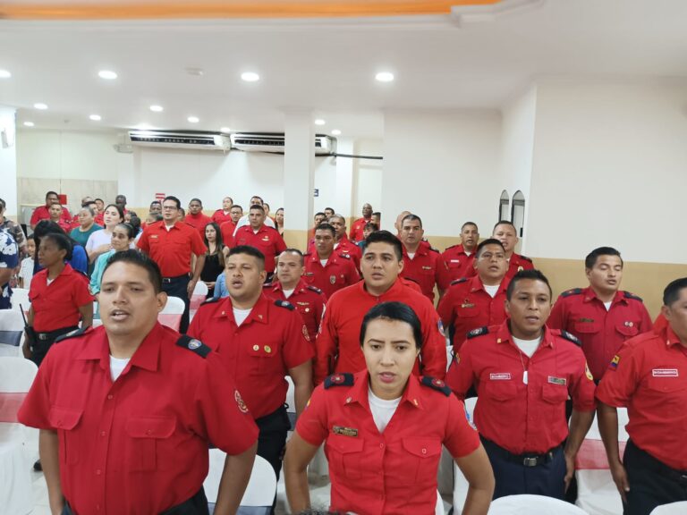 Los bomberos celebraron su día clásico con sesión solemne