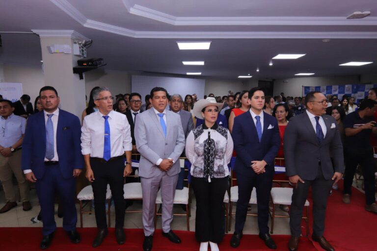 Asambleístas y suplentes recibieron credenciales en ceremonia 