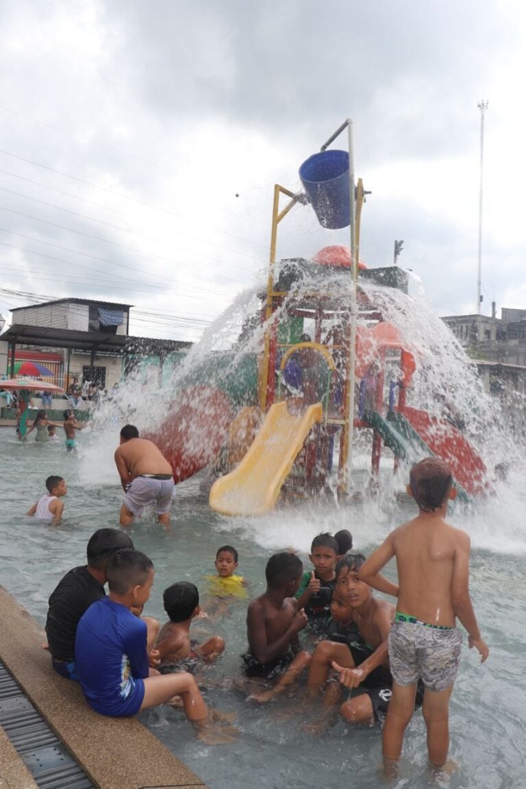 Parque Acuático y la piscina del Complejo Deportivo Municipal abierto por feriado en Quevedo