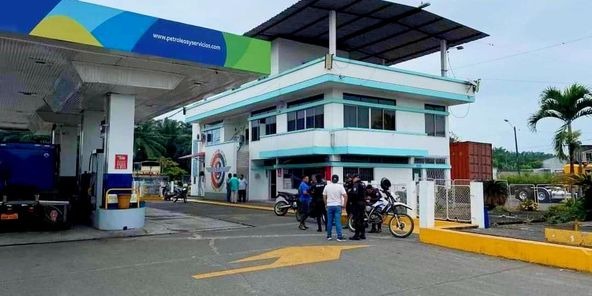En 2 minutos y 15 segundos’ ladrones se llevaron dinero de gasolinera en Valencia
