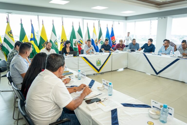 Pese a la ausencia de 10 Alcaldes, la Prefectura sesionó y aprobó cinco puntos importante para el desarrollo de Los Ríos