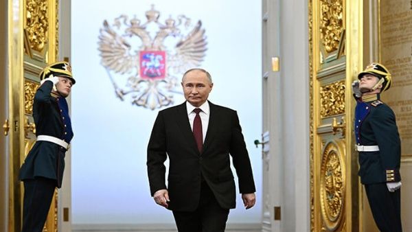 Putin asume la presidencia de Rusia con un firme compromiso hacia el desarrollo y la independencia