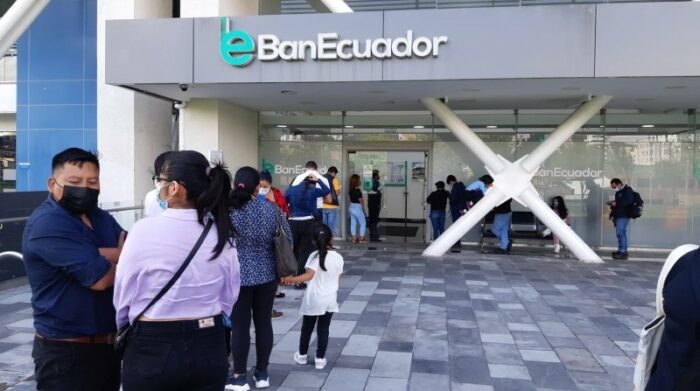 Noboa, vía decreto, dispone a  BanEcuador perdonar operaciones coactivas de hasta USD 5.000