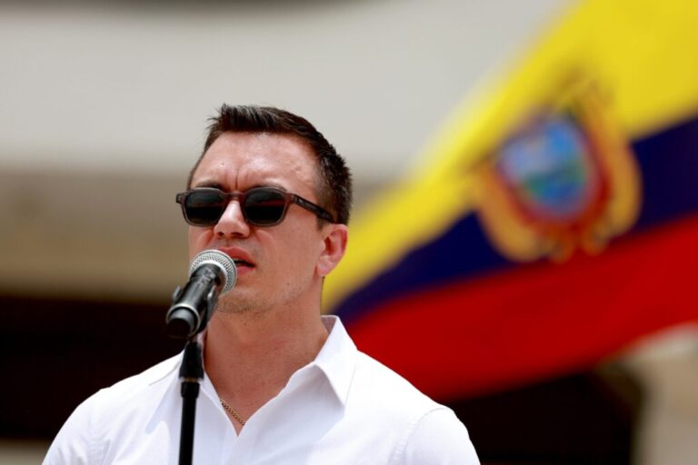 Noboa ofrece indulto presidencial a policías y militares que actúen en Nueva Prosperina