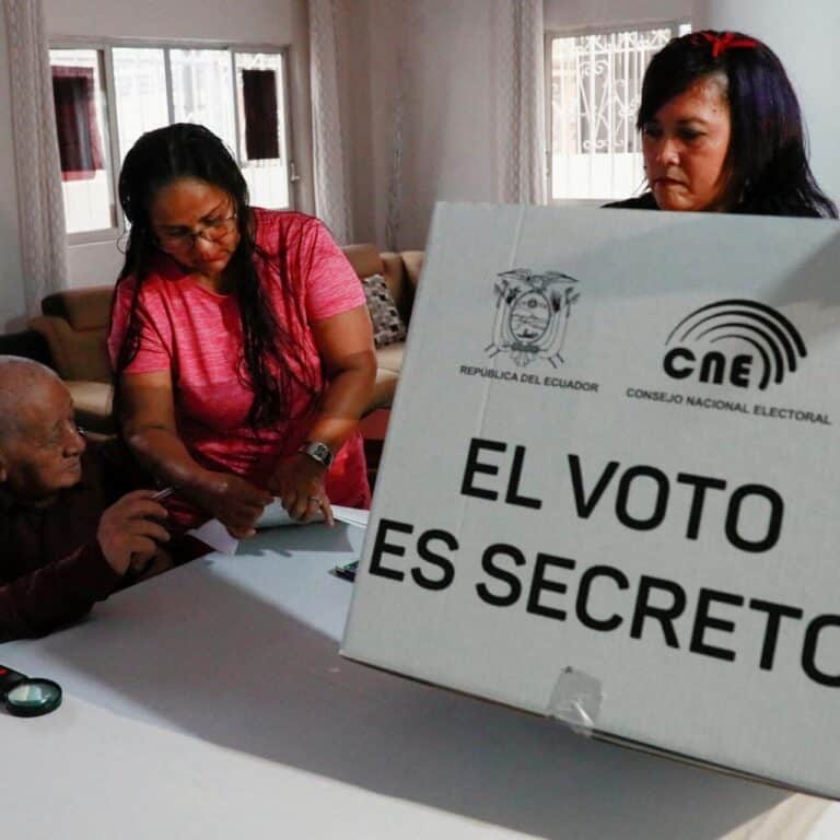 Cerca de 10 mil dólares será la multa por usar el celular en la votación