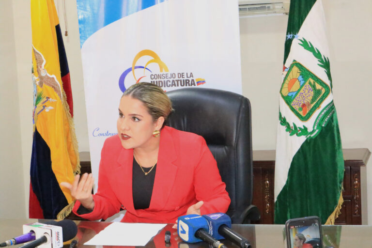 Erika Alvarado, directora del CJ: “El pleno del Consejo de la Judicatura ha destituido a nueve funcionarios judiciales de Los Ríos”