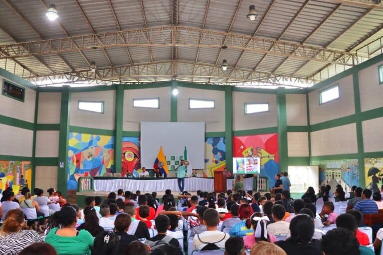 Alcalde Matute inaugura cursos en la Unidad Educativa Municipal ‘Ciudad de Quevedo’.