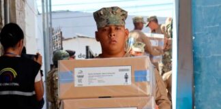 Seis provincias amazónicas y Galápagos recibieron paquetes electorales y están bajo custodia militar