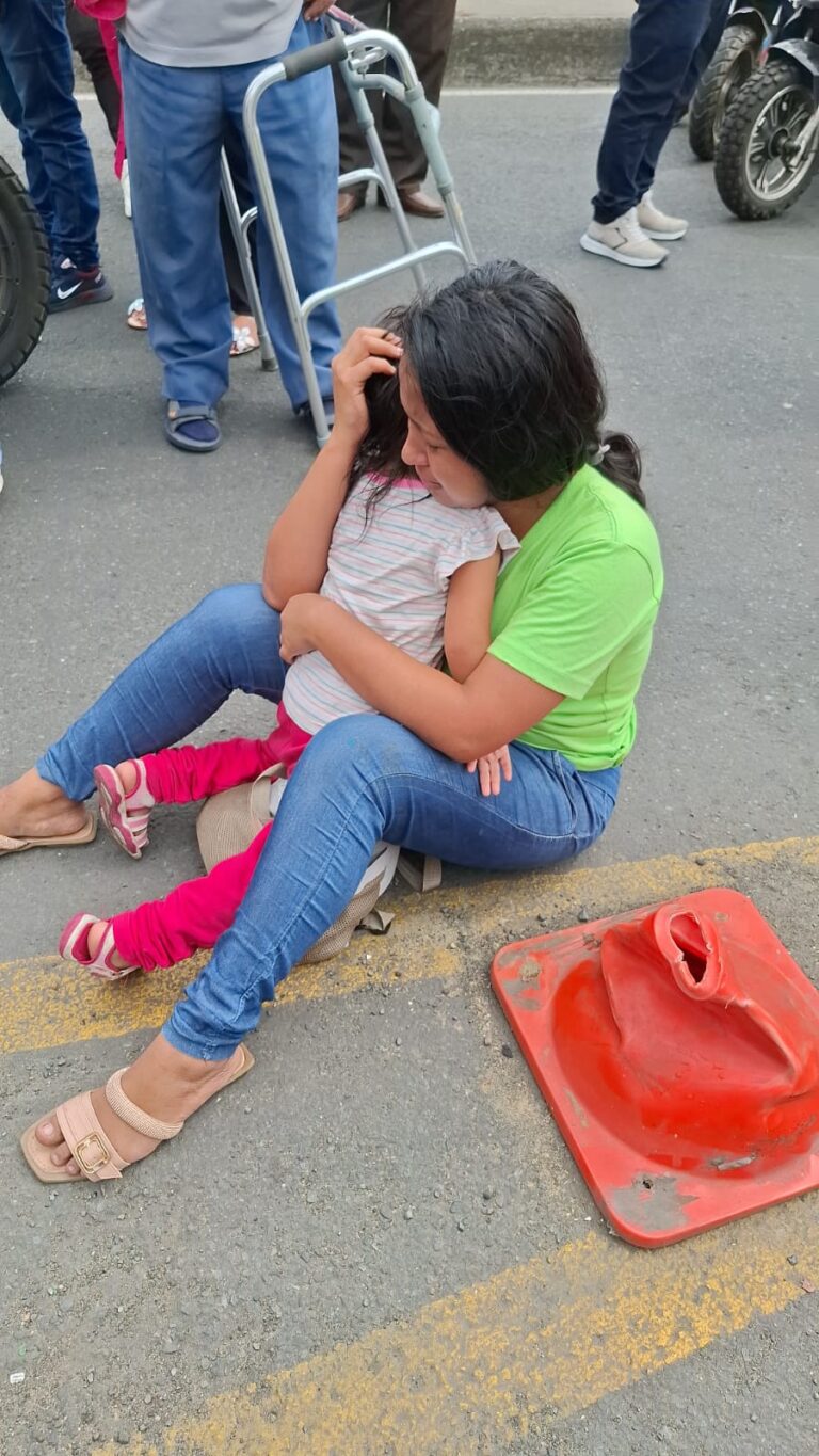 ¿Quién es la mujer que rompió en llanto y suplicó ayuda por las diálisis en Quevedo?